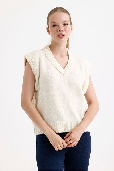 fujya Women's Embroidered V-Neck Cream Sweater