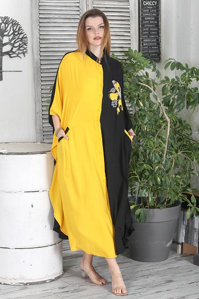 Chiccy Rochie țesută oversize, cu buzunare fleto, cu guler șef negru-galben, mâneci 3/4