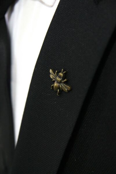 Elegante Cravatte Arı Figürlü Metal Bronz Renk Ceket Yaka İğnesi Broş Rozet