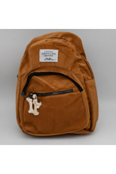 şapkadan Γυναικείο σακίδιο πλάτης από βελούδο μουστάρδα