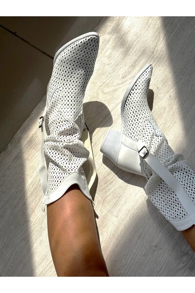 SHOEBOURNE Beyaz Delikli Western Tarzı Yazlık Çizme