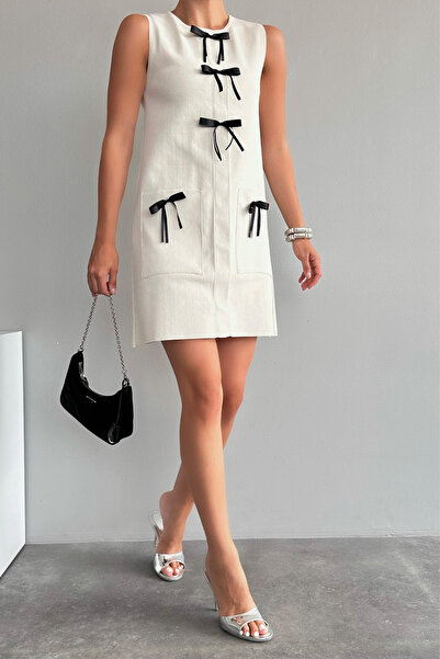 motina فستان نسائي قصير محبوك بلون كريمي مع رقبة دائرية وتفاصيل فيونكة متباينة