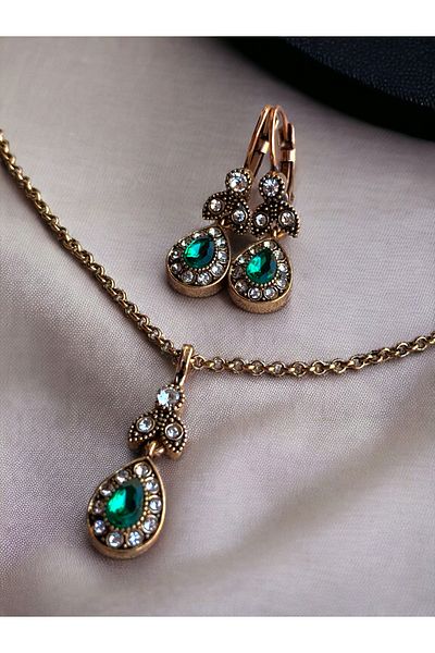 FAYRA ACCESSORIES Small Water Drop Crystal Rhinestone Necklace and Dangle Earrings Set