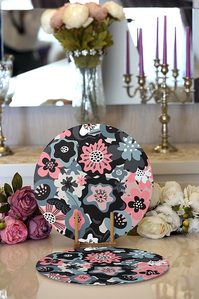 Realhomes 2-Piece Special Design Flower Leaves Digital Printed Modern Round Charger & Placemat