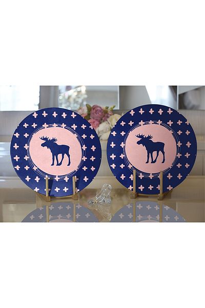 Realhomes 2-Piece Dark Blue Floor Deer Design Digital Printed Decorative Round Plate & Placemat