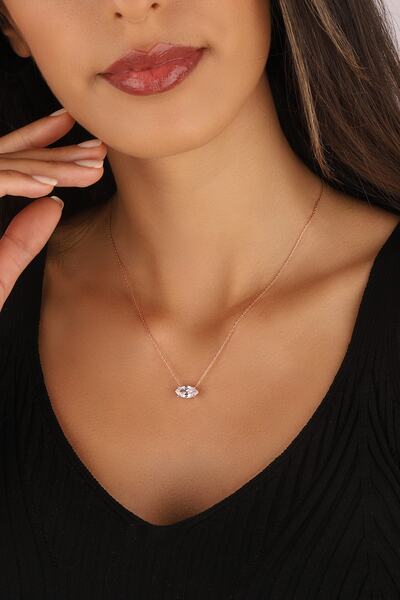 Lia Berto Pembe Altın Zirkon Mekik Taşlı 925 Ayar Gümüş Kolye