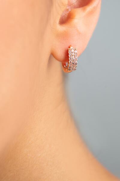 Elika Silver أقراط نسائية بتفاصيل حجرية على شكل خطاف