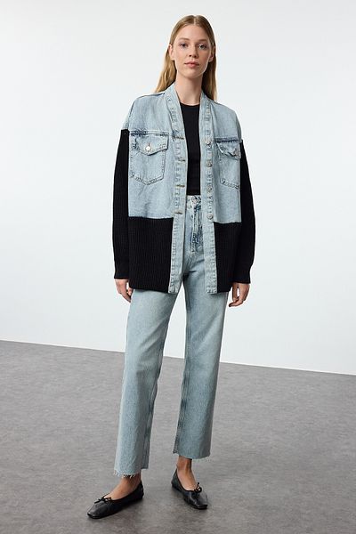 Trendyol Collection Blau-schwarze Strickjacke mit kontrastierendem Farbblock-Oversize-Jeansmantel TWOAW25CE00025