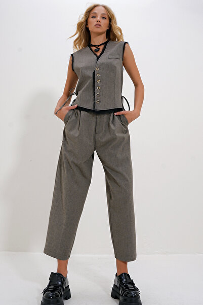 Trend Alaçatı Stili Gray Buttoned Women's Vest and Trousers Set - Alc-X12597