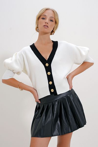 Trend Alaçatı Stili Cardigan alb pentru femei cu decolteu în V și mâneci cu balon - nasturi ALC-X12683