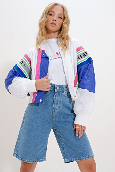 Trend Alaçatı Stili Jachetă oversize pentru femei cu blocuri de culoare albă - Închidere cu apăsare, ALC-X12617