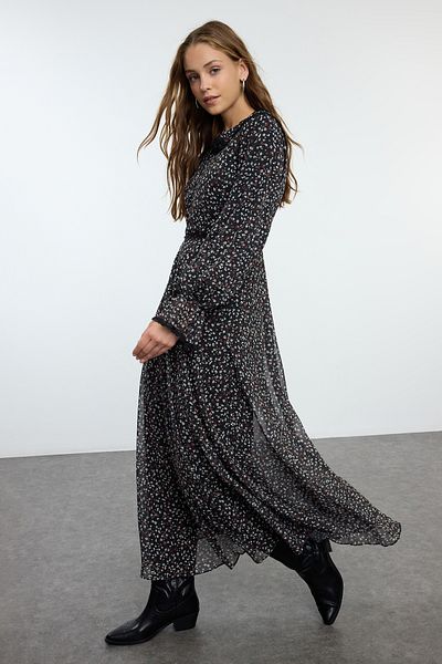 Trendyol Modest Υφαντό Λεπτομερές Μαύρο Φόρεμα - Λεπτομέρεια γιακά TCTAW25EB00094