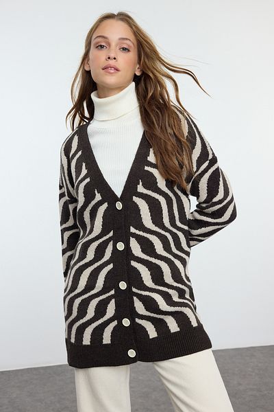 Trendyol Modest Gemusterter brauner Strick-Cardigan - TCTAW25TH00024