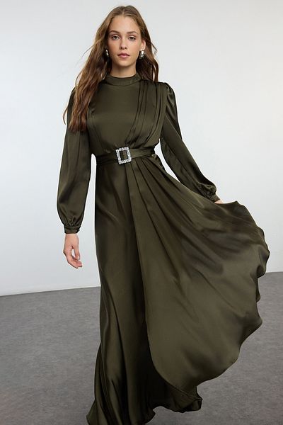 Trendyol Modest Tkané večerní šaty - khaki pásek podrobně TCTSS24DB00056