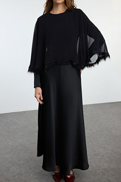 Trendyol Modest Βραδινό φόρεμα υφαντό από σιφόν - Λεπτομέρεια μαύρου μανδύα TCTAW25DB00005