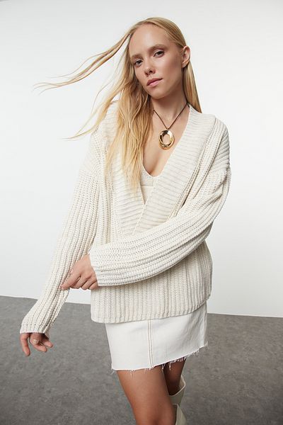 Trendyol Collection Pulover cu decolteu în V, tricotat cu detaliu - TWOAW25KZ00117