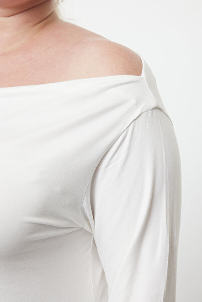 Trendyol Curve Μπλούζα Carmen/Madonna Collar Plus Size - Ευέλικτη και ντραπέ TBBAW23AF00031