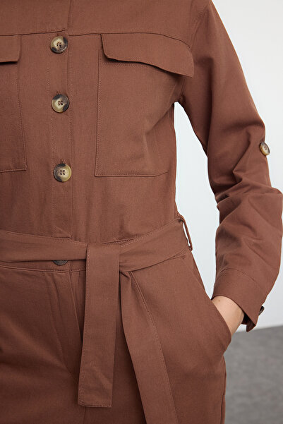 Trendyol Collection Μακριά καφέ ολόσωμη φόρμα - ζωσμένη και λεπτομερής τσέπη Twoaw25tu00006