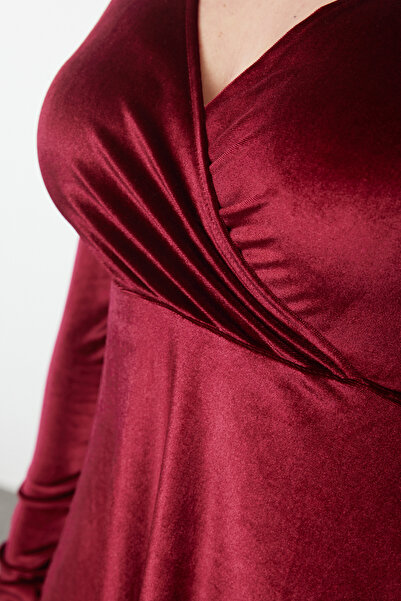 Trendyol Curve Vínové sametové pletené šaty větší velikosti Tbbaw23Ah00117