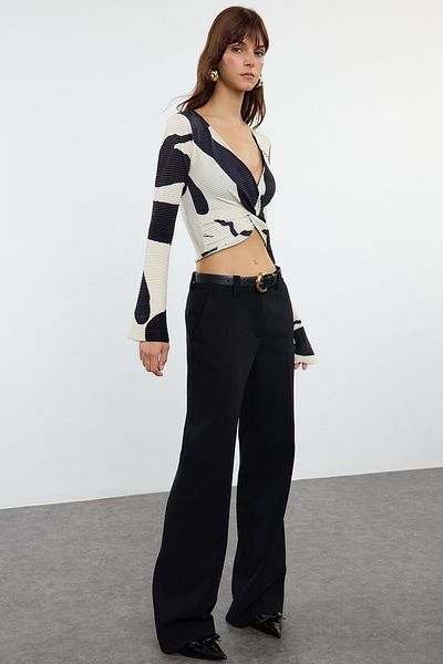 Trendyol Collection Ecru*001 - Abstract Patterned, Pleated and Knot Detailed Crop Knitted Blouse TWOAW25BZ00182