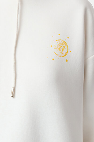 Trendyol Collection Thick and Fleece Ecru Hooded Oversize Sweatshirt - Printed, Knitted TWOAW24SW00136