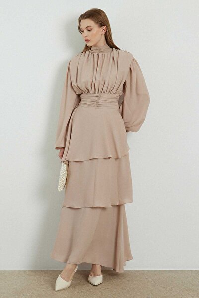 Hooopstore Beige Chiffon Dress - Arabia Model