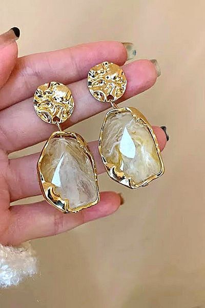 PETEK AKSESUAR Vintage Bone Drop Earrings Cream