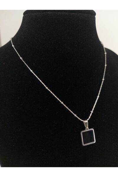 Romea قلادة دوريكا من الفولاذ المقاوم للتشويه بسلسلة من الحجر الأسود باللون الفضي