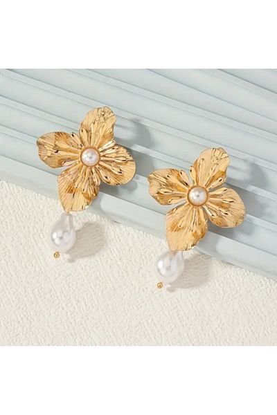 Asteria Jewelry Flower Patterned Pearl Detailed Earrings