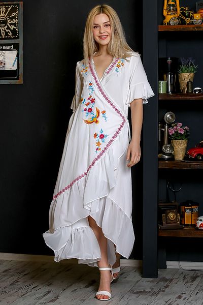 Chiccy Γυναικείο φόρεμα με βολάν από σιφόν με κεντητό στρίφωμα Phoenix λευκό διπλό στήθος M10160000EL93609