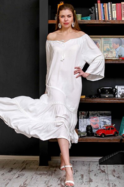 Chiccy Γυναικείο Μακρύ Φόρεμα Λευκό Κάρμεν γιακά με Ελαστικούς Ώμους και Γραβάτα10160000el95589