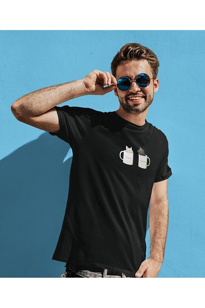 SM Satranç Medya Μπλουζάκι Unisex - Milk Coffee Cats με στάμπα μπροστά