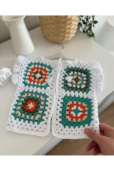 El örgüsü Baby Kids Vest - Hand Knitted Motif