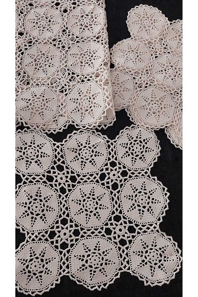 Papatyam 4 Pcs Lace Napkin and 1 Pcs Lace Hand Set - Vintage Cotton Lounge Set