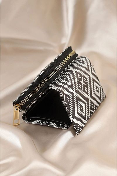 Fil Design Ethnic Patterned Zippered Wallet