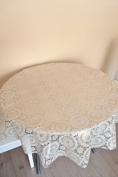Generic Brand FAȚĂ DE MASĂ ROTUNDĂ CU ACOPERIUNE TRANSPARENTĂ DIN PÂNZĂ ȘI DENTELĂ - DIAMETRU 137 CM - CULOARE CREAM - FLORAL