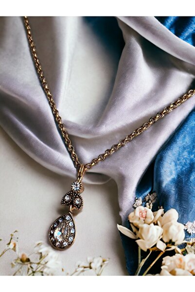 FAYRA ACCESSORIES قلادة صغيرة من حجر الكريستال على شكل قطرة ماء