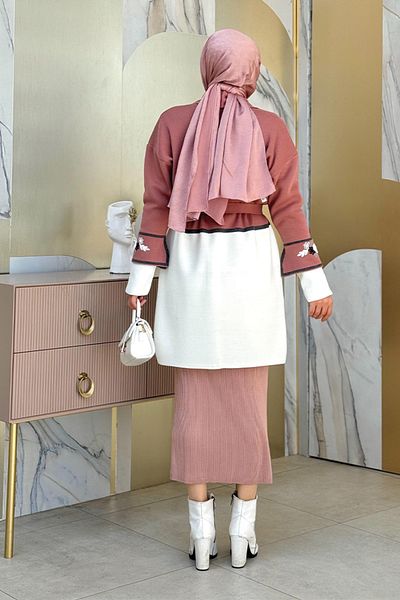 Bym Fashion كارديجان تريكو داستي روز - تفاصيل مطرزة، جيوب وحزام خصر 12045