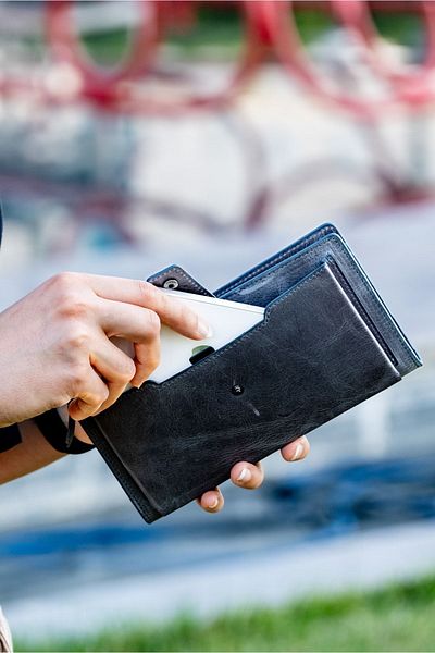 Louise Motto Renley - Portofel de mână pentru femei din piele naturală cu compartiment extern pentru telefon - gri