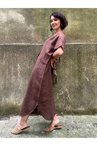 soBasic Рокля от 100% лен с дебело деколте, нисък ръкав и плисирани цепки - Кафява