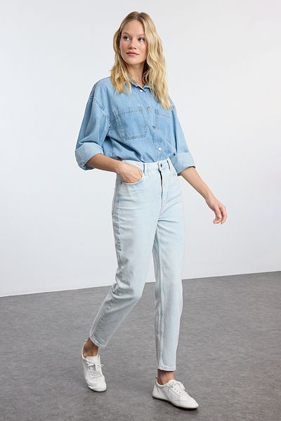 Trendyol Collection Blugi Mom Slim albastru deschis cu talie înaltă - TWOAW25JE00143