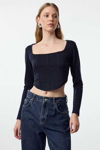 Trendyol Collection Szögletes gallérú, sötétkék Crop Interlock blúz - csővezeték részlet, felszerelt TWOAW23BZ00151