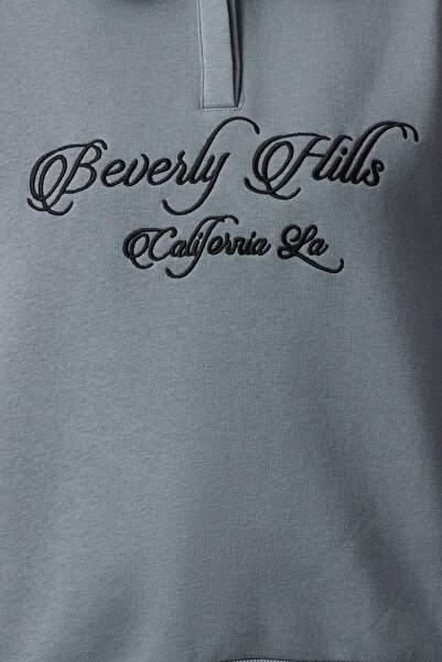 Trendyol Collection Antracitová pletená mikina s detailem výšivky – Košilový límec, Regular Fit, Silná vnitřní strana – TWOAW24SW00182