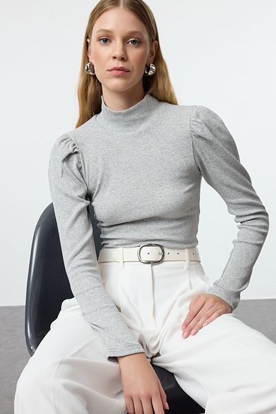 Trendyol Collection Šedá melanžová strečová pletená halenka se stojáčkem, balonový rukáv, střih na tělo TWOAW25BZ00077