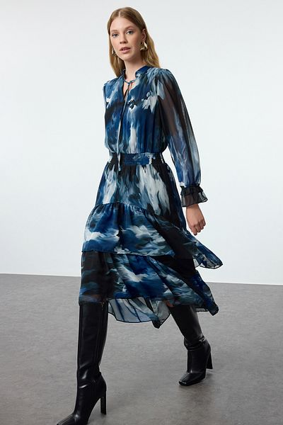 Trendyol Collection Midi-Winterkleid mit abstraktem Muster und Rüschen – Limited Edition TWOAW21EL1448