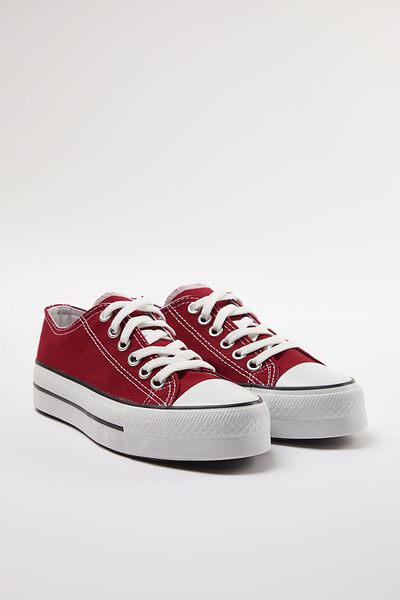 TRENDYOL SHOES Magas talpú bordázott piros női sportcipő - fűzős Takaw25sn00001