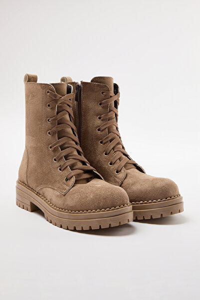 TRENDYOL SHOES Cizme scurte din piele intoarsa de nurca cu toc plat pentru femei - cu siret si fermoar TAKAW25BO00026