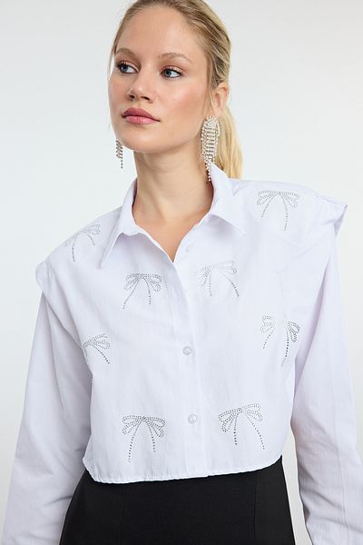 Trendyol Collection Popelínová tkaná košile s potiskem White Stone Tpraw25Go00000