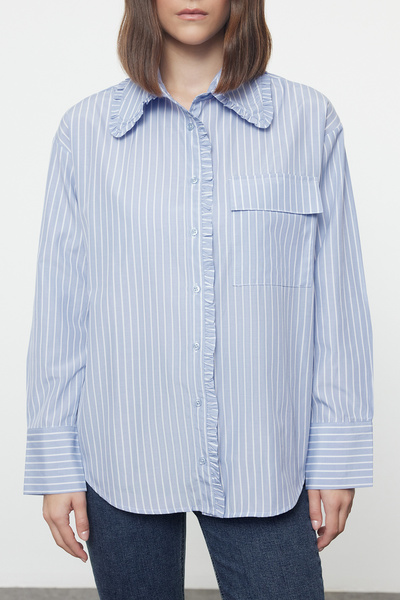 Trendyol Collection Oversize modrá košile – volánový detail, manžeta s dlouhým rukávem, široký střih Twoaw25Go00030