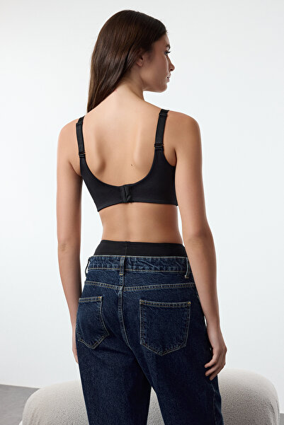 Trendyol Collection Μαύρο αξεσουάρ καρδιάς πολυαμιδίου Λεπτομερές μπλουζάκι με επένδυση χωρίς επένδυση Πλεκτό σουτιέν THMAW25SU00016